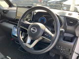 握りやすく操作しやすいステアリング。快適なドライビングポジションを実現し、長距離運転でも疲れにくい設計です。細部にまでこだわったデザインも魅力の一つとなっています。