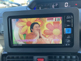 停車時にテレビを視聴可能。お子様連れのご家族に嬉しい機能です。
