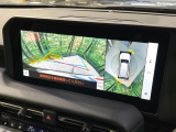 【パノラミックビューモニター】専用のカメラにより、上から見下ろしたような視点で360度クルマの周囲を確認することができます☆死角部分も確認しやすく、狭い場所での切り返しや駐車もスムーズに行えます。