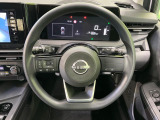 インテリアに合わせたデザインのステアリングは、運転される方のことも考え、運転しやすい形状、大きさです。是非一度、実際に触ってお確かめください。