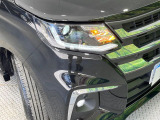 【LEDヘッドライト】悪天候や夜間走行時も良好な視界を確保し安心して運転できる高輝度LEDヘッドライトを装備!点灯速度が早く、消費電力も抑えられています。
