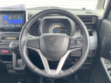 インテリアに合わせたデザインのステアリングは、運転される方のことも考え、運転しやすい形状、大きさです。是非一度、実際に触ってお確かめください。