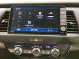 多彩なメディアに対応し、お好みの音楽を高品質で楽しめます。Bluetooth接続も可能で、スマートフォンとの連携もスムーズです。