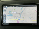 目的地までのルートをスムーズに案内してくれるので、運転中でも安心して確認できます。ナビゲーション機能で快適なドライブをサポート。
