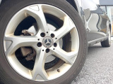 ●OP18インチアルミホイール:輸入車ならではの卓越した走りを支えるホイールと足回りです!日本車の走りに慣れている方にもぜひ体感して頂きたいほど、高いレベルでまとまっています!