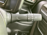 握りやすく、操作しやすいレバー。スムーズな操作で、安全な車線変更をサポートします。