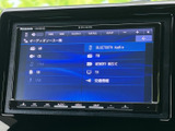 多彩な再生機能で、お好みの音楽を快適に楽しめます。ラジオやCD、USBなど、様々なメディアに対応しています。