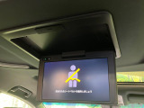 【フリップダウンモニター】大画面モニターで後席でもエンタメをお楽しみいただけます。小さなお子様にも大人気の装備です♪