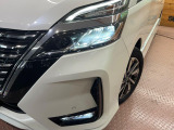 【LEDヘッドライト】悪天候や夜間走行時も良好な視界を確保し安心して運転できる高輝度LEDヘッドライトを装備!点灯速度が早く、消費電力も抑えられています。