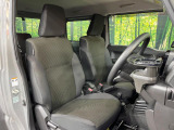 運転席シート廻りは使用感も少なく、良好な状態となっています。丁寧に使われていたことがよくわかりますね。【キーレススタートシステム】カバンやポケットに入れたままでもドアの施錠・解錠が可能なスマートキーを