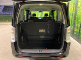 普段のお買い物や通勤、送迎等に十分な荷室スペースを確保しております。セカンドシートを倒すと、大きな荷物の積載も可能です♪