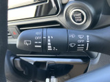 視界をクリアにするワイパー操作は、安全運転の基本です。スムーズな操作で、快適なドライブをサポートします。