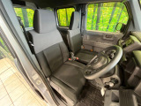 運転席シート廻りは使用感も少なく、良好な状態となっています。丁寧に使われていたことがよくわかりますね。