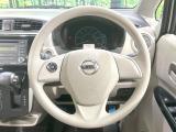 インテリアに合わせたデザインのステアリングは、運転される方のことも考え、運転しやすい形状、大きさです。是非一度、実際に触ってお確かめください。
