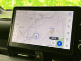 鮮明な地図表示で、スムーズなナビゲーションを実現します。細部まで確認しやすい画面で、安心して目的地へ向かうことができます。