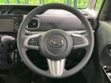 インテリアに合わせたデザインのステアリングは、運転される方のことも考え、運転しやすい形状、大きさです。是非一度、実際に触ってお確かめください。