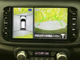 駐車時の後方視界をサポートし、安全な後退をアシスト。狭い場所でも安心して運転できます。