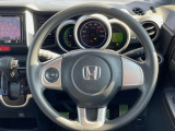 【ステアリングスイッチ】運転中、前方から目線をそらすことなく、オーディオ等の操作が可能な便利機能!安心&快適なドライブを演出してくれます♪