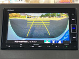 駐車支援機能が搭載されており、安全かつスムーズな駐車をサポートします。後退時の視認性を高め、安心して運転できます。