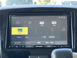 お好みの音楽をクリアなサウンドで楽しめます。ラジオ、CD、USBなど、多様なメディアに対応し、ドライブの雰囲気を盛り上げます。
