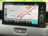 鮮明な地図表示で、スムーズなナビゲーションを実現。目的地までのルートを分かりやすく案内し、安全なドライブをサポートします。