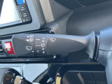 ワンアクションでワイパーを操作可能。雨天時でも視界を確保し、安全な運転をサポートします。