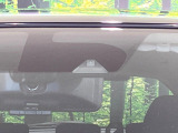 【エマージェンシーブレーキ】走行中に前方の車両等を認識し、衝突しそうな時は警報とブレーキで衝突回避と被害軽減をアシスト。より安全にドライブをお楽しみいただけます。