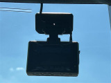 【ドライブレコーダー】映像・音声などの運転中の記録を残します。事故などを起こした起こされた時の証拠になりえますので、もしも時でも安心ですね。