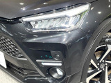 【三眼LEDヘッドライト】スタイリッシュな見た目の三眼LEDヘッドライトを装備♪スタイルだけでなく、夜間の走行も視界良好で安心してお乗りいただけます。