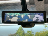 【インテリジェントルームミラー】後席の大きな荷物や同乗者で後方が確認しづらい時でも安心!カメラが撮影した車両後方の映像をルームミラー内に表示。クリアな視界で状況の確認が可能です!