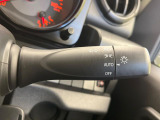 【オートライト】周りの明るさに応じて自動でヘッドライトの点灯・消灯ができる機能です!ライトの付け忘れ・消し忘れなどが無くなり、雨の日や夕方の走行も安心!トンネル通過時も便利ですね♪