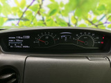 視認性の高いメーターで、車の状態をひと目で確認できます。ドライバーの運転をサポートする重要な役割を担います。