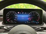 スタイリッシュなデザインと分かりやすい表示で、車両の状況をひと目で確認できます。ドライビングをより安全・快適に。