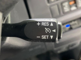 【クルーズコントロール】高速道路もラクラク走行。アクセルを離しても一定速度で走行ができ、長距離運転時の負担を軽減!加速・減速も簡単なスイッチ操作で調整できます。