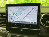 地図情報が分かりやすく表示され、スムーズなルート検索をサポートします。運転中の情報確認も、安全かつスムーズに行えます。