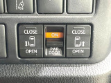 【両側パワースライドドア】スマートキーや運転席のスイッチで後席両側スライドドアの開閉が可能♪電動だから力を入れてドアを開ける必要が無く、小さなお子様でも簡単に開け閉めでき快適です♪
