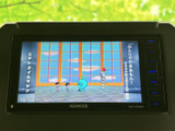 停車時に映像を楽しめるTV画面。旅先での休憩時間や、ちょっとした待ち時間も有効活用できます。