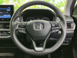 運転操作を快適にするステアリング。操作しやすいデザインで、長距離ドライブでも疲れにくい設計です。