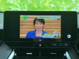 停車時に、お好きな映像やテレビを気軽に楽しめる機能が搭載されています。移動時間を有効活用したい方にもおすすめです。