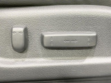 【パワーシート】スイッチ一つで簡単にシートの微調整が可能!電動だから力もいりません!快適なシートポジションにセットして、快適なドライブをお楽しみください。