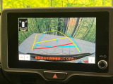 【バックカメラ】駐車時に後方がリアルタイム映像で確認できます。大型商業施設や立体駐車場での駐車時や、夜間のバック時に大活躍!運転スキルに関わらず、今や必須となった装備のひとつです!