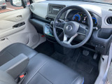 運転しやすいドライビングポジションと、使いやすい内装レイアウトが、快適なドライブをサポートします。