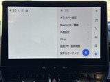 直感的な操作で使いやすいナビゲーションシステム。目的地設定がスムーズに行えます。エンターテイメント機能も充実しています。