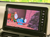 停車中に、地上デジタル放送を楽しめるTV機能。長距離移動の際の休憩時間などに、リラックスした時間をお過ごしいただけます。