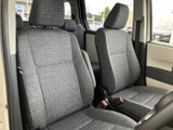 広々とした空間にゆったりと座れるシート。長距離ドライブでも疲れにくく、リラックスできます。