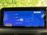お好みの音楽やラジオを、鮮明な画面で快適に楽しめます。Bluetooth接続も可能で、スマートフォンとの連携もスムーズです。