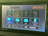多様なメディアに対応し、お好みの音楽やラジオを存分に楽しめます。長時間のドライブも飽きさせない、充実のエンターテインメント機能。