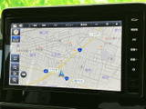 目的地までのルートを視覚的に確認でき、安全運転をサポート。スムーズなカーナビゲーションで快適なドライブをサポートする機能が満載です。