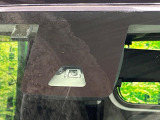 【スマートアシスト】走行中に前方の車両等を認識し、衝突しそうな時は警報とブレーキで衝突回避と被害軽減をアシスト。より安全にドライブをお楽しみいただけます。