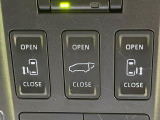 【パワーバックドア】スマートキーや運転席のボタンを押すだけでリアゲートが自動で開閉します!荷物を持っている時や、高い位置にあるバックドアを閉める際に便利な機能です♪